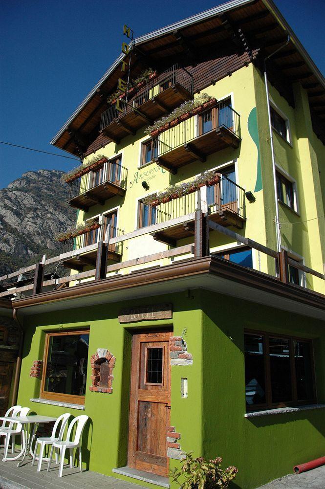 Hotel&Restaurant Armanac De Toubie Arnad المظهر الخارجي الصورة