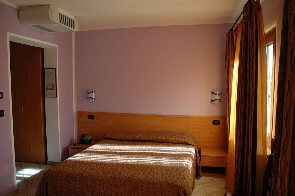 Hotel&Restaurant Armanac De Toubie Arnad المظهر الخارجي الصورة