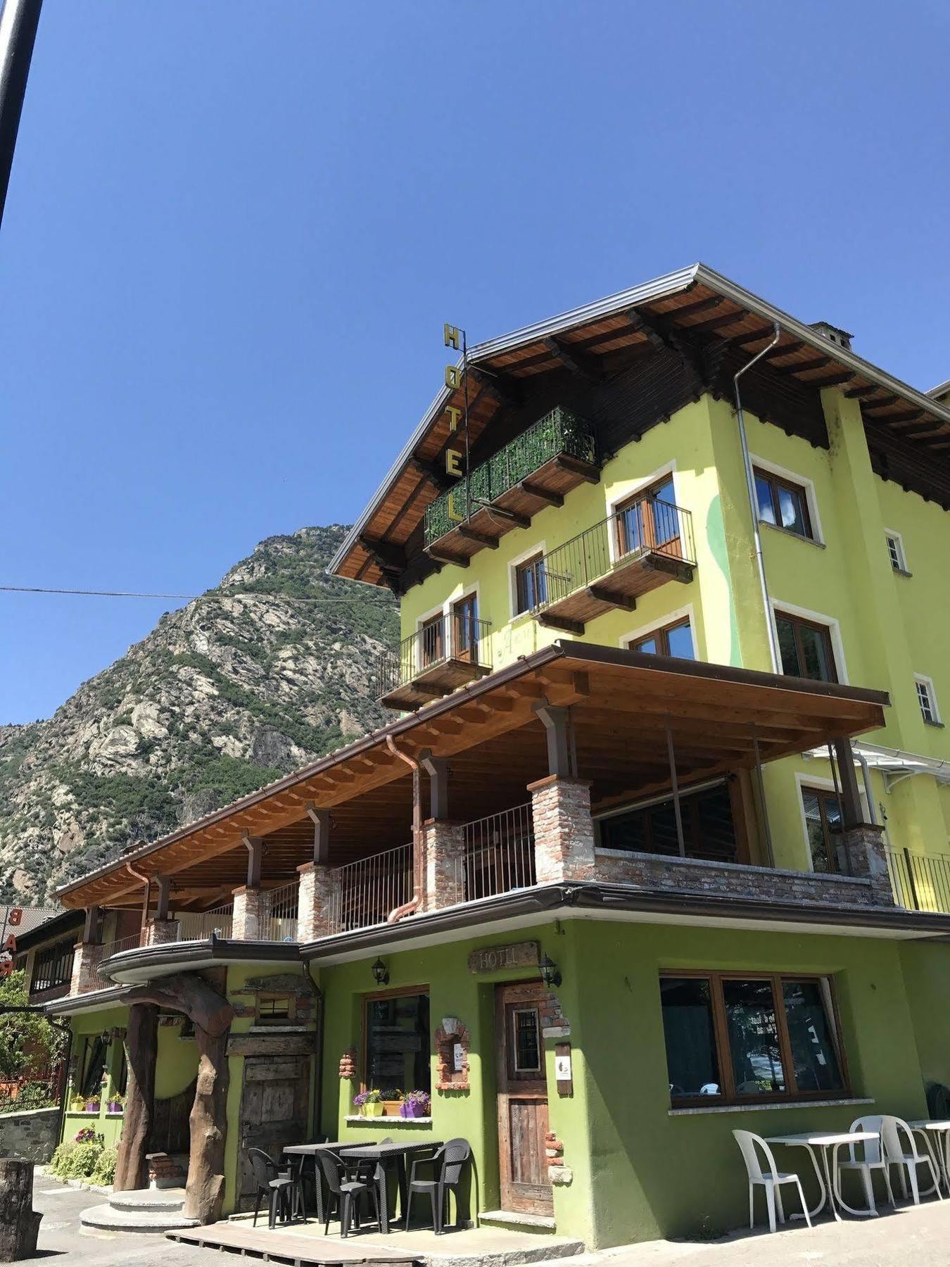 Hotel&Restaurant Armanac De Toubie Arnad المظهر الخارجي الصورة